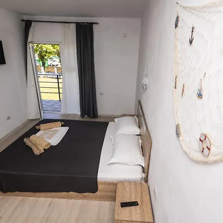 Cornelius Pensiune Costineşti